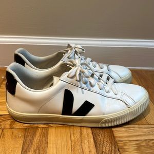 Veja white and black women’s sneakers (10)